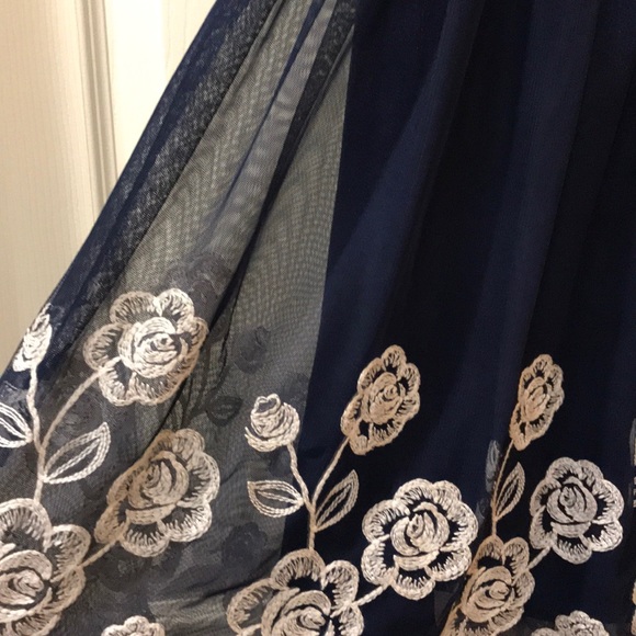 Dress - Picture 3 of 4